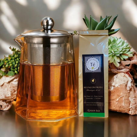 Moderna y original Tetera con base cuadrada  950ml. con infusor y tapa de acero inoxidable + blend de té